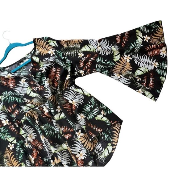 Shein Curve Womens 1XL Black Floral BellSleeve FauxWrap Top Tropical Lightweight - Picture 4 of 8